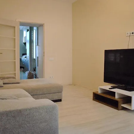Cozy 2-rooms Flat In The Historical Heart Of *